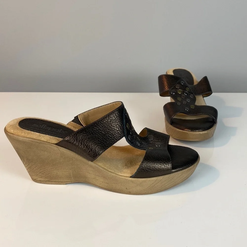 Softspots Bronze Leather Wedge Sandals Size 7.5 W